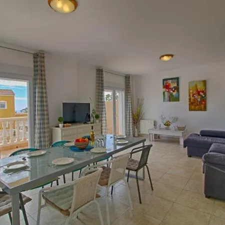 Villa Sleeps 11 With Pool Air Con And Wifi *