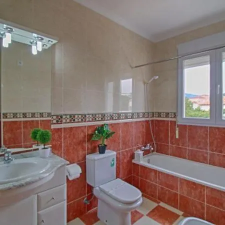 Sleeps 11 With Pool Air Con And Wifi