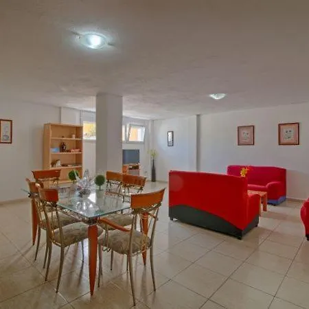 Sleeps 11 With Pool Air Con And Wifi *