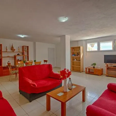 Villa Sleeps 11 With Pool Air Con And Wifi